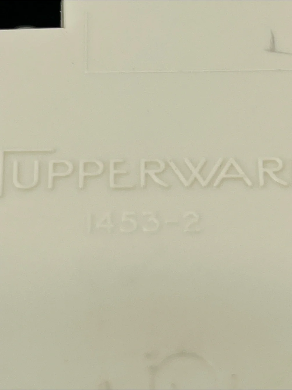 Tupperware Cream Key-Shaped Wall Hook Rack #1453-2